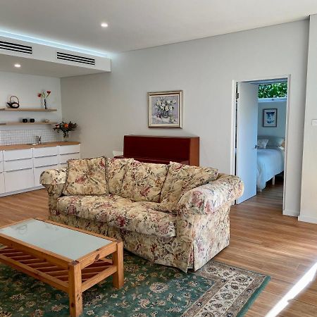 Tranquil Garden Apartment With Living Room Wollongong Dış mekan fotoğraf